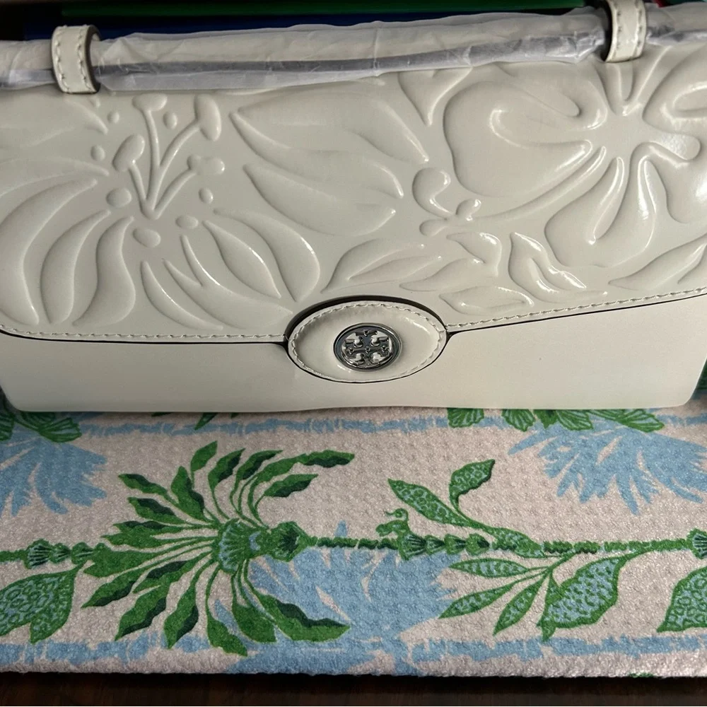 Tory Burch Robinson Embossed Floral Bag Blanc Leather New $340 - Picture 2 of 5